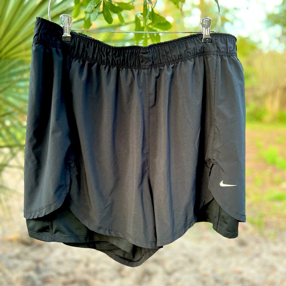 Nike One Women's Dri-FIT High-Waisted 3" 2-in-1 Shorts Black 2X